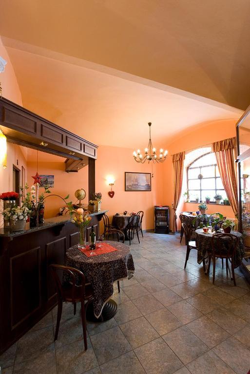 Hotel Columbo Прага Экстерьер фото